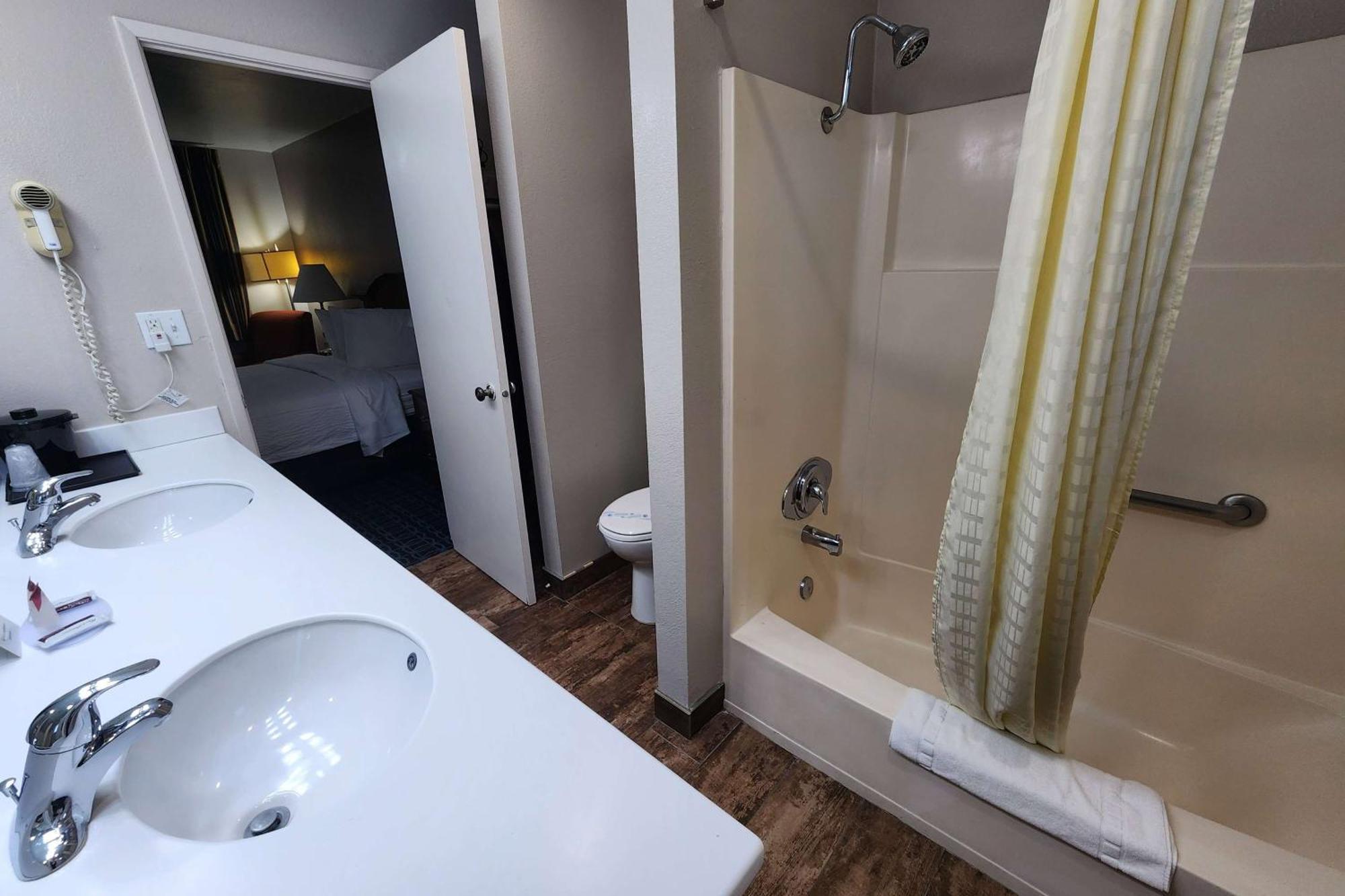 Ramada Bayside Inn & Suites Eureka Eksteriør bilde